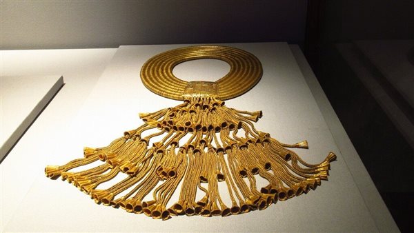  قلادة ذهبية لـ الملك