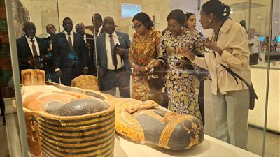 وفود دولية رفيعة المستوى تزور المتحف القومي للحضارة | صور