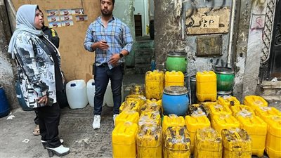 بعد ضبط 1.6 طن طحينة وزيوت فاسدة.. غلق وتشميع مصنع مخالف في الجيزة