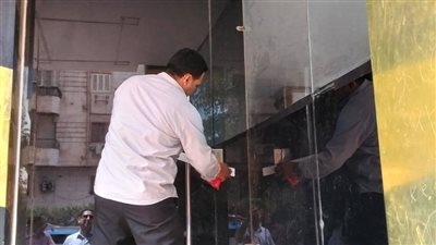 غلق وتشميع عدد من المنشآت بمدينة نصر لمخالفتها التراخيص| صور