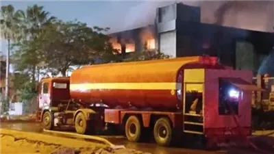 النيابة تعاين حريق مصنع بلاستيك أكتوبر