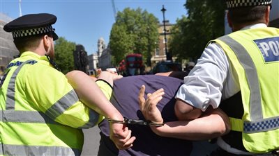  الشرطة البريطانية تعتقل قرابة 900 متظاهر من داعمي حركة فلسطين أكشن