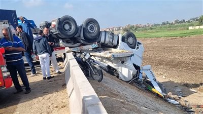 مصرع شخصين وإصابة آخر في انقلاب سيارة طوب بالمنيا
