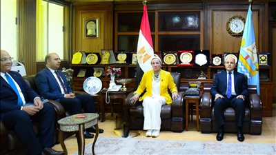 وزيرة البيئة: لدينا بيان بالشركات المرخصة لكل مراحل منظومة المخلفات الصلبة 