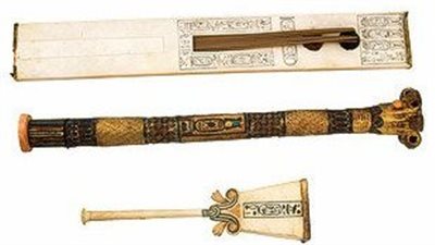 لوح كتابة من العاج.. قطع نادرة لـ الملك توت عنخ آمون بالمتحف المصري الكبير 