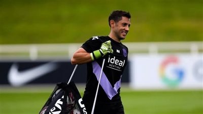 مدرب حراس فالنسيا: لا أعرف خوسيه ريفيرو ولا أي شيء عن اهتمام الأهلي