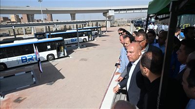 كامل الوزير يوجه بضرورة التزام المعايير القانونية عند وضع الإعلانات على الطرق العامة