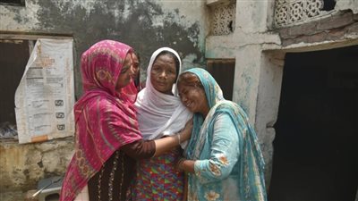 مصرع وإصابة 20 شخصًا جراء تناول مشروبات كحولية فاسدة في الهند