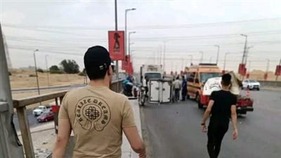 إصابة شخصين في انقلاب سيارة ربع نقل أعلى كوبري بالعاشر من رمضان