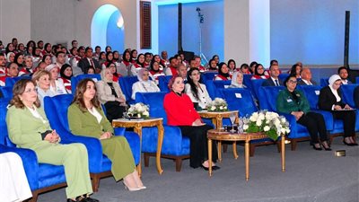 تعيين رئيسة القومي للمرأة ضمن أعضاء المجلس الأعلى للهلال الأحمر المصري