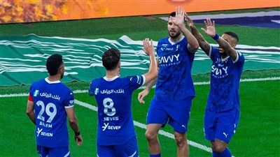 الهلال يواصل الضغط على الاتحاد بفوز كبير على العروبة في الدوري السعودي