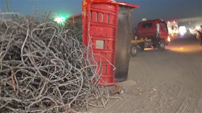 انقلاب سيارة محملة بالحديد بطريق مصر إسكندرية الزراعي اتجاه بنها 