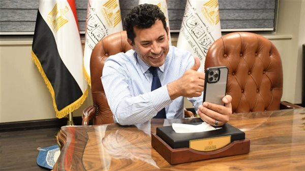 وزير الشباب خلال