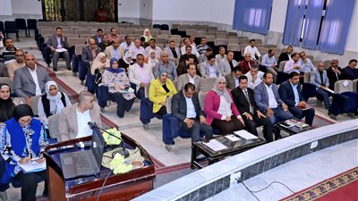 محافظ سوهاج يؤكد ضرورة تشجيع المواطنين على التقدم للتصالح في مخالفات البناء