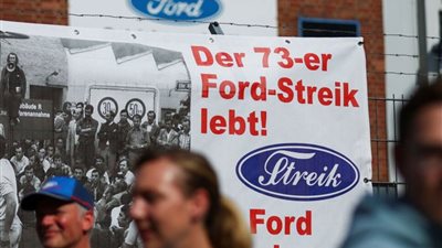 احتجاج عمال فورد ألمانيا بسبب خفض الوظائف 