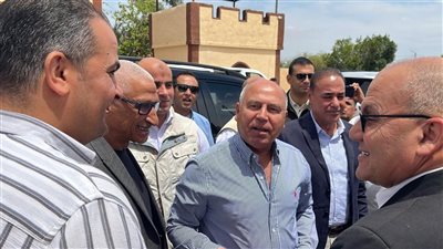  وزير النقل يصل إلى شمال سيناء لتفقد بدء العمل في خط السكة الحديد العريش - طابا 