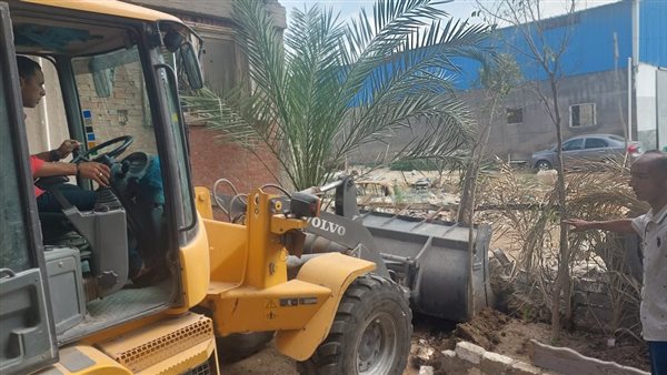 إزالة سور مخالف 