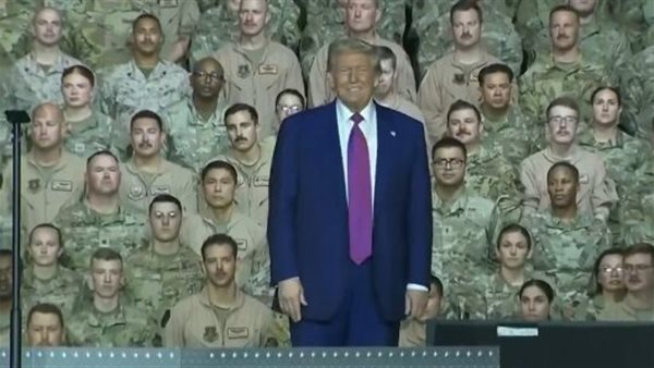 ترامب من قاعدة العديد