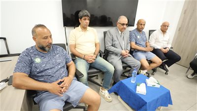 أشرف نصار يجتمع بلاعبي البنك الأهلي قبل لقاء الأهلي بالدوري 