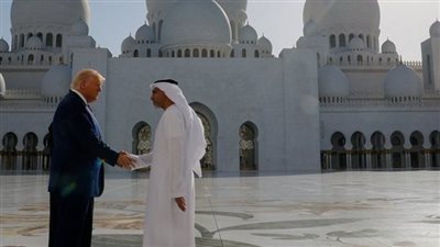 ترامب يزور جامع الشيخ زايد في أبوظبي رفقة الشيخ خالد بن محمد بن زايد