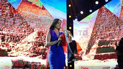 هبة طوجي ترفع علم مصر وتوجه التحية لـ فيروز في حفلها برعاية القاهرة 24 وتنظيم وليد منصور 