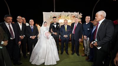 لفتة إنسانية.. محافظ أسيوط يشهد حفل زفاف فتاة يتيمة ويوجه بتوفير كافة مستلزماتها