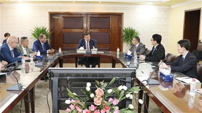 وزير الزراعة يبحث مع شركات كورية الاستثمار في مجال إنتاج لقاحات الدواجن بمصر