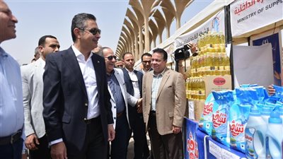  وزير التموين ومحافظ القاهرة يفتتحان سوق اليوم الواحد بمدينة نصر | صور 