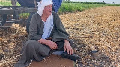 أهالي أسيوط يشيعون جثمان عم الفنانة إيمان العاصي بمسقط رأسه 