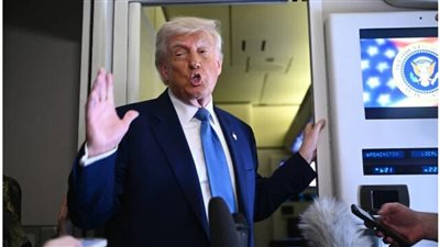 إدارة ترامب تفصل 600 موظف من إذاعة صوت أمريكا.. وتعرض بعضهم لخطر الترحيل