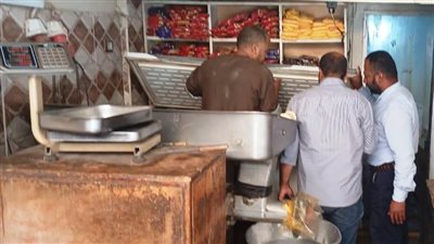 تحرير 19 محضر مخالفة وإعدام كميات من اللحوم والدواجن الفاسدة بأسوان