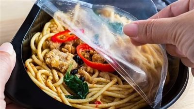 تحذيرات من المواد الكيميائية المسببة للسرطان المخبأة في عبوات الطعام الصديقة للبيئة