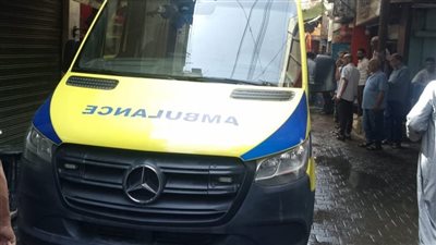 إصابة شخص إثر انقلاب سيارة ملاكي في مصرف بالفيوم