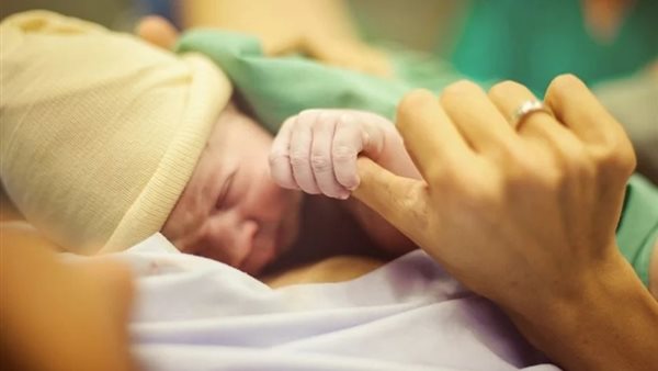 رضيع حديث الولادة