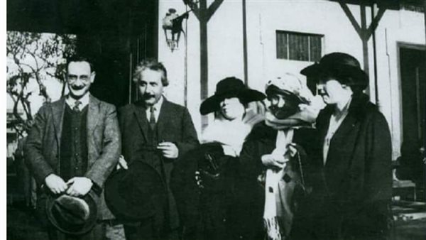 أينشتاين ومصطفى مشرفة