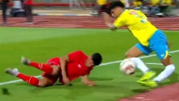 حاتم سكر خلال المباراة