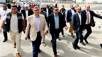 وزير الإسكان ومحافظ الجيزة يتفقدان محطة مياه منشأة القناطر 