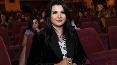 منى الشاذلي ووفاء الكيلاني يدعمان كارول سماحة في العرض المسرحي كله مسموح