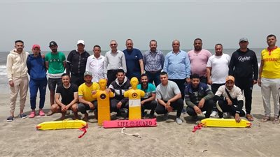 إجراء الاختبارات للمتقدمين لوظيفة عامل إنقاذ لتشغيل شاطئ المنصورة الجديدة