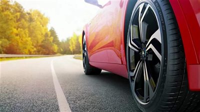 كيف تحمي نفسك من مخاطر إطارات السيارات؟