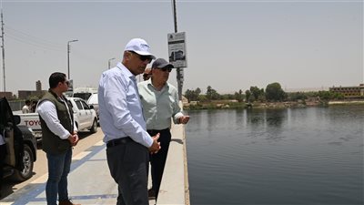 وزير الري يوجه بأخذ عينات من مياه النيل بموقع كوبري إدفو وتحديد مصدر أي تلوث من العائمات 