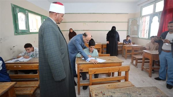 تفقد لجان الامتحانات