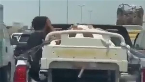 فيديو لـ مريضة تُنقل