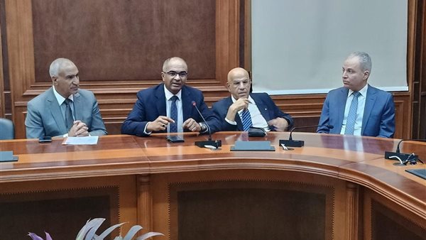 خلال توقيع البرتوكول