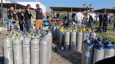 غطاسو جنوب سيناء يطالبون بقانون يجرّم إلقاء مخلفات السفن في قاع البحر لحماية الشعاب المرجانية