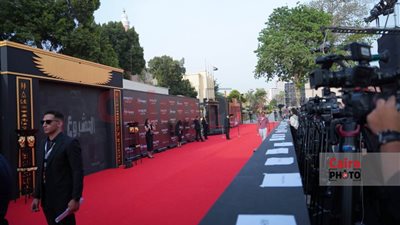 بطولة كريم عبد العزيز.. الاستعدادات النهائية قبل انطلاق العرض الخاص لفيلم المشروع X بدار الأوبرا