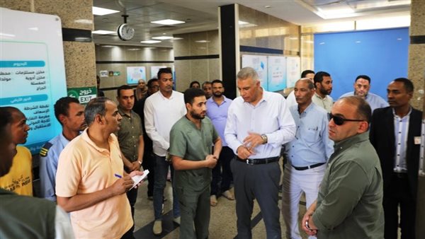 محافظ أسوان