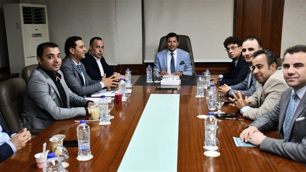 اجتماع وزير الرياضة