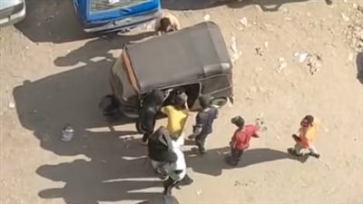 الأمن يفحص فيديو توزيع مخدرات داخل توك توك وسط الشارع بمنطقة الهرم 