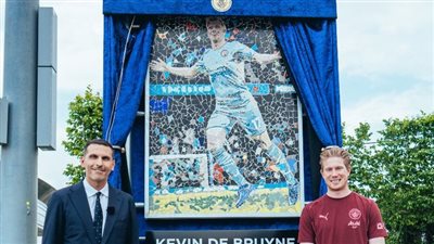 تكريما لمسيرته.. مانشستر سيتي يطلق اسم دي بروين على أحد الشوارع داخل النادي